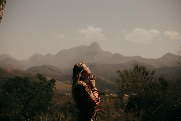 Oración por la protección, woman in black jacket standing on green grass field during daytime